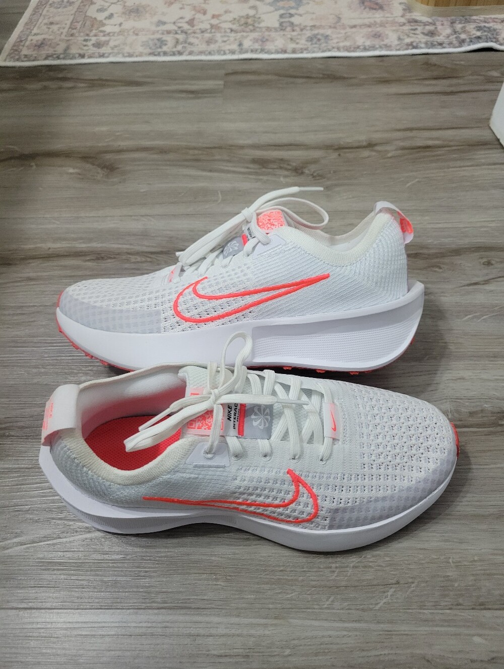 Nike Women's Interact Run running shoes Size 8